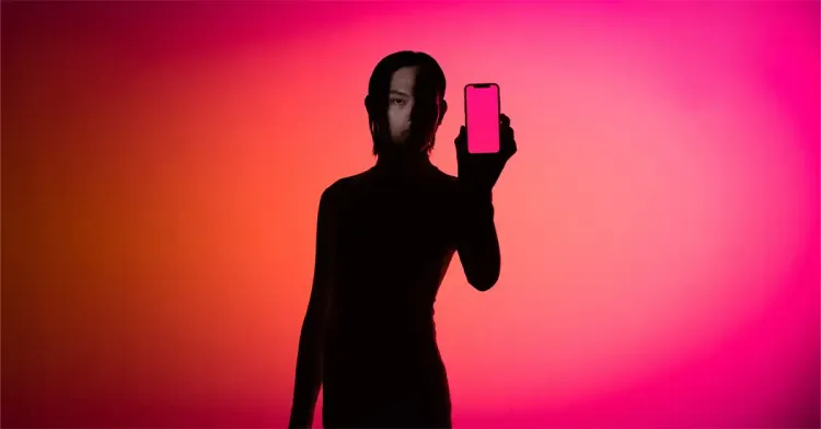 Virtual Stars: Explore How AI-Generated Influencers are Shaping Social Media Trends